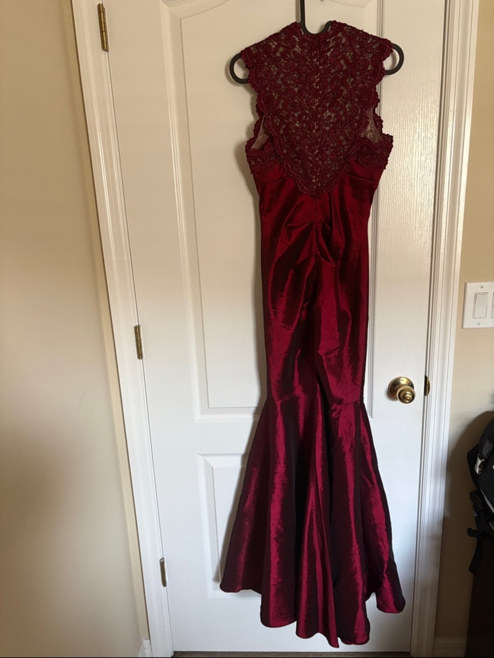 Xscape Burgundy Iridescent Lace-Detail Mermaid Prom Evening Gown - Picture 7 of 10